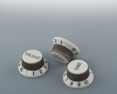 Vintage Relic Aged Parchment Knob Set